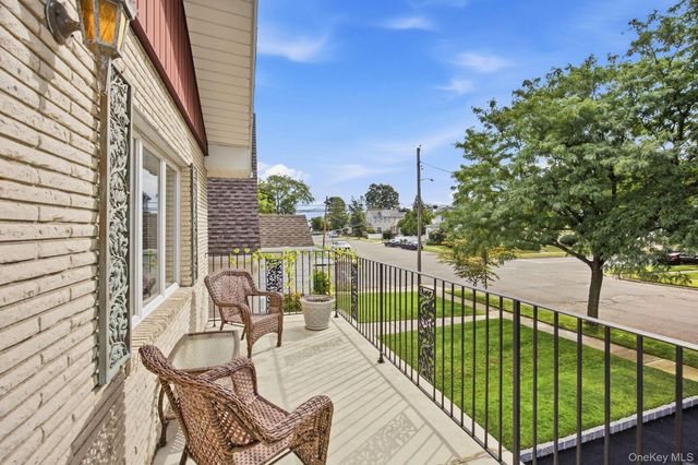 293 85th Avenue, Floral Park, NY 11001