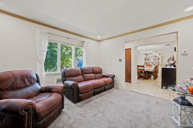 293 85th Avenue, Floral Park, NY 11001