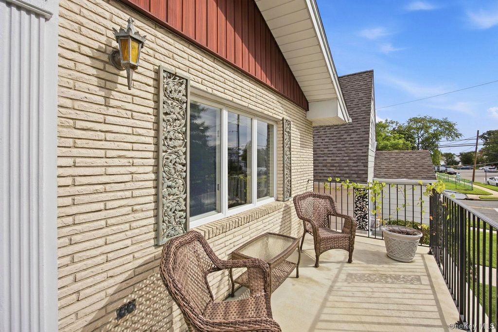 293 85th Avenue, Floral Park, NY 11001 — photo 4