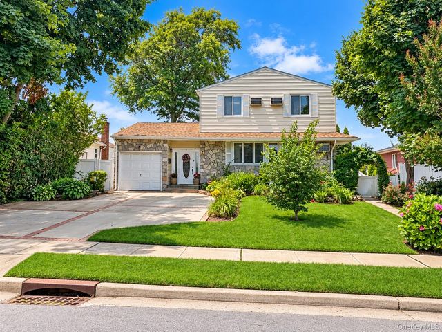 94 massapequa Avenue, Massapequa, NY 11758