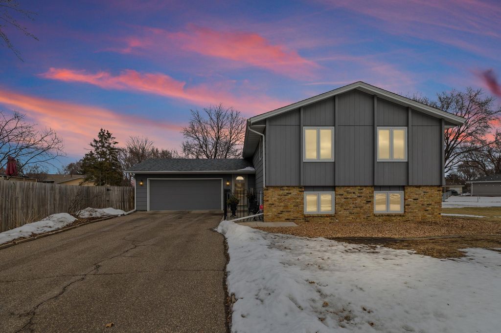 1112 67th Avenue N, Brooklyn Center, MN 55430