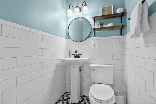 17730 Greenbrier DRIVE, Brookfield, WI 53045