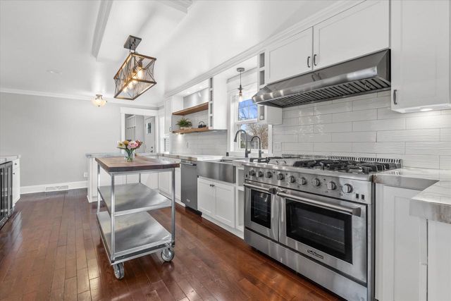 17730 Greenbrier DRIVE, Brookfield, WI 53045