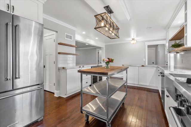 17730 Greenbrier DRIVE, Brookfield, WI 53045