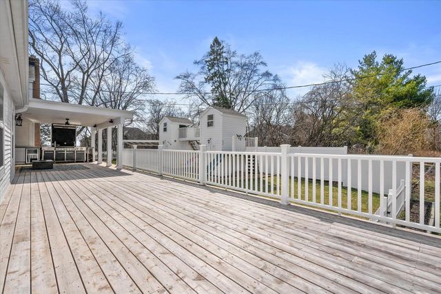 17730 Greenbrier DRIVE, Brookfield, WI 53045