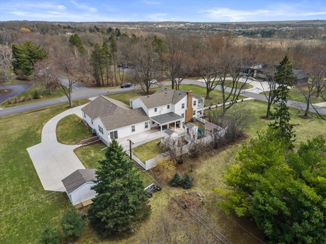 17730 Greenbrier DRIVE, Brookfield, WI 53045