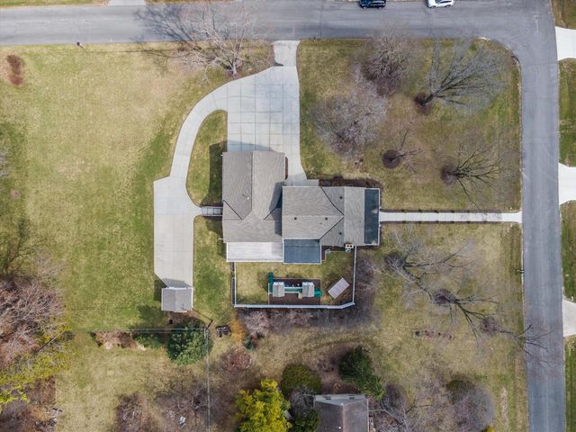 17730 Greenbrier DRIVE, Brookfield, WI 53045