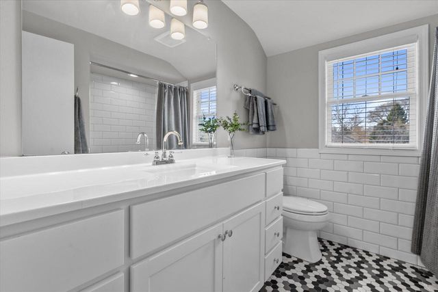 17730 Greenbrier DRIVE, Brookfield, WI 53045