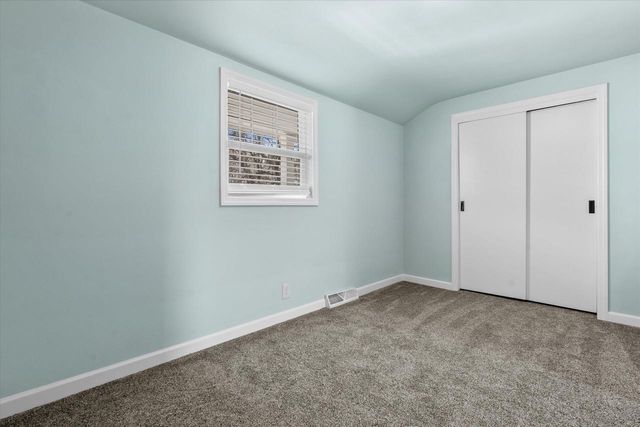 17730 Greenbrier DRIVE, Brookfield, WI 53045