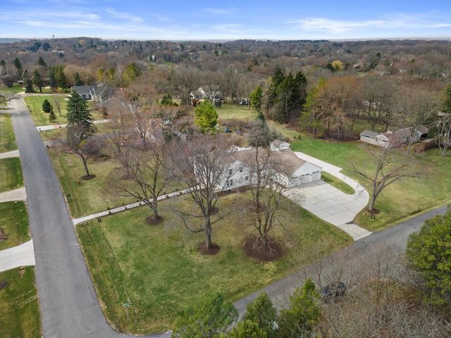 17730 Greenbrier DRIVE, Brookfield, WI 53045