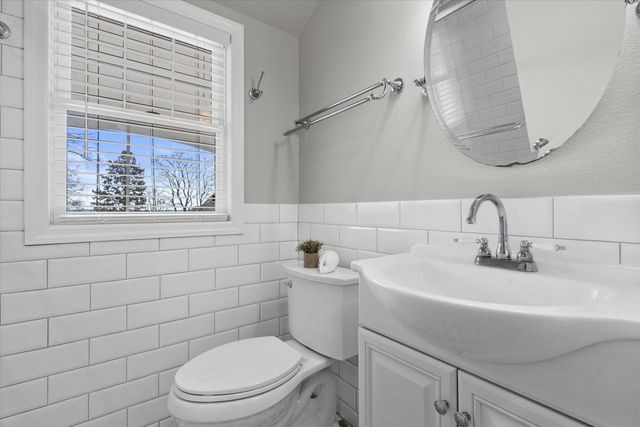 17730 Greenbrier DRIVE, Brookfield, WI 53045