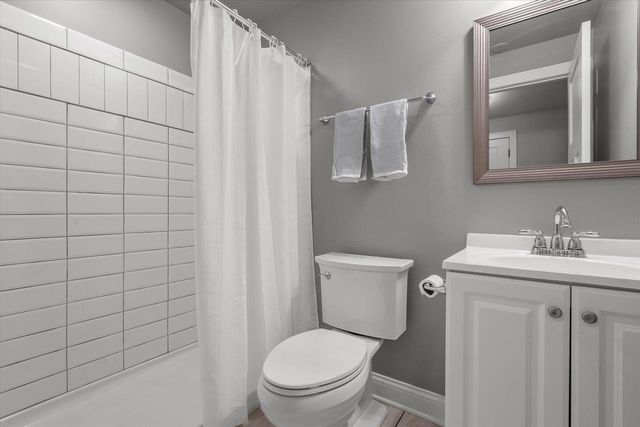 17730 Greenbrier DRIVE, Brookfield, WI 53045