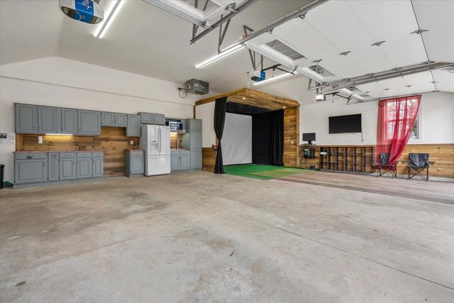 17730 Greenbrier DRIVE, Brookfield, WI 53045