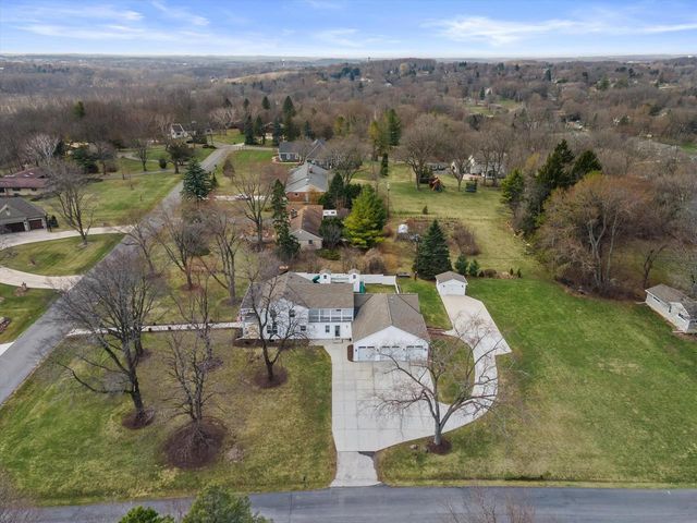 17730 Greenbrier DRIVE, Brookfield, WI 53045