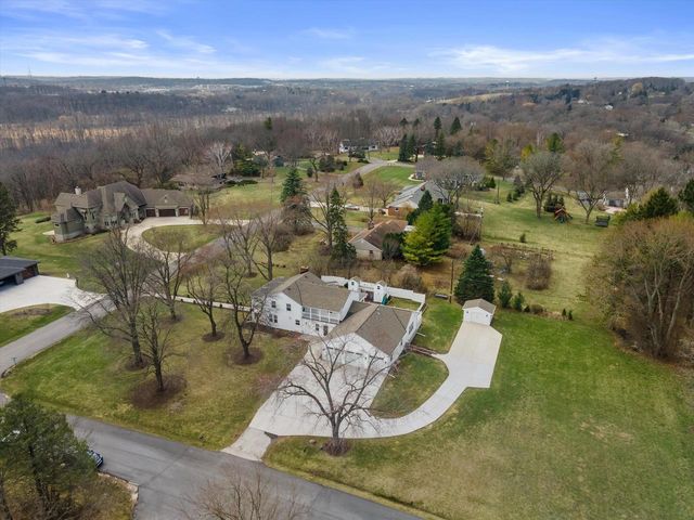 17730 Greenbrier DRIVE, Brookfield, WI 53045