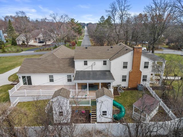 17730 Greenbrier DRIVE, Brookfield, WI 53045