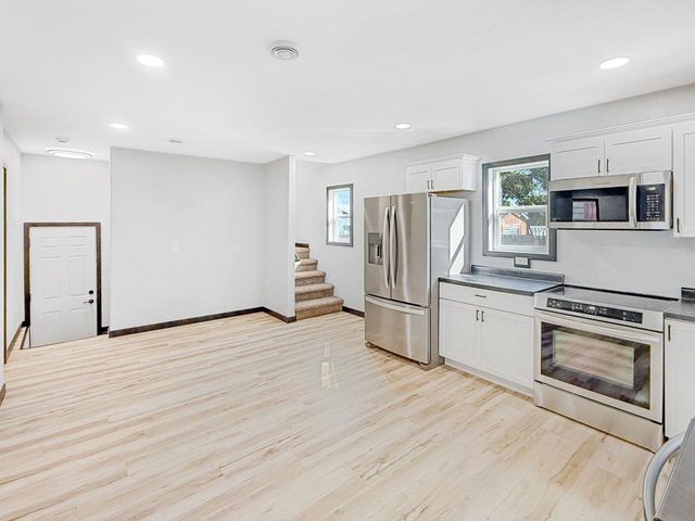 416 22ND ST NW, Minot, ND 58703