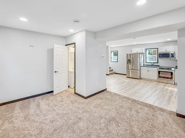 416 22ND ST NW, Minot, ND 58703