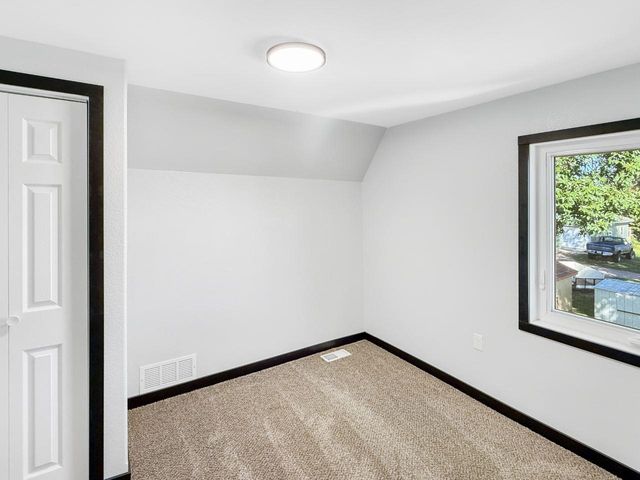 416 22ND ST NW, Minot, ND 58703