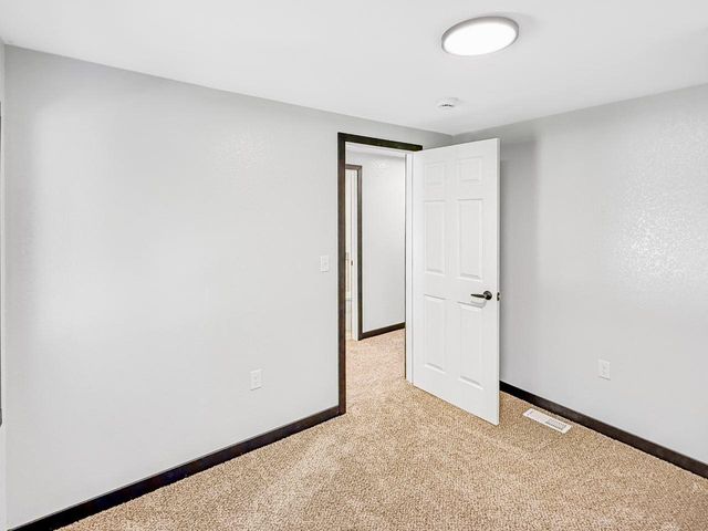 416 22ND ST NW, Minot, ND 58703