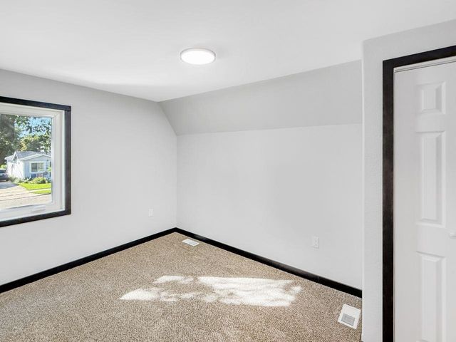 416 22ND ST NW, Minot, ND 58703
