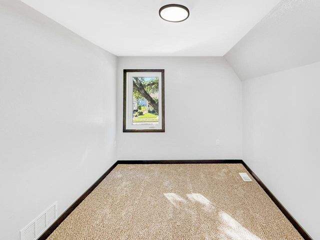 416 22ND ST NW, Minot, ND 58703