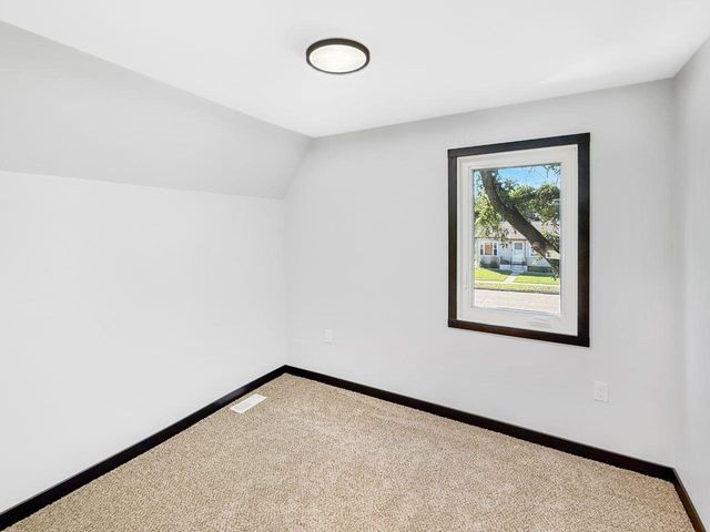 416 22ND ST NW, Minot, ND 58703