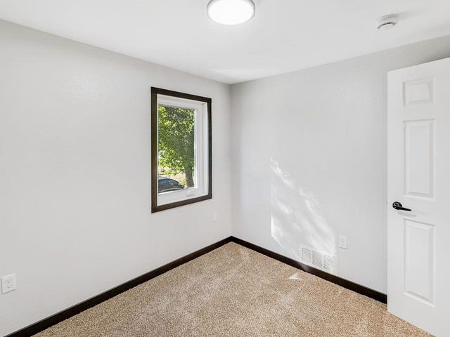 416 22ND ST NW, Minot, ND 58703