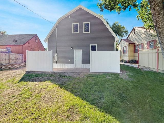416 22ND ST NW, Minot, ND 58703