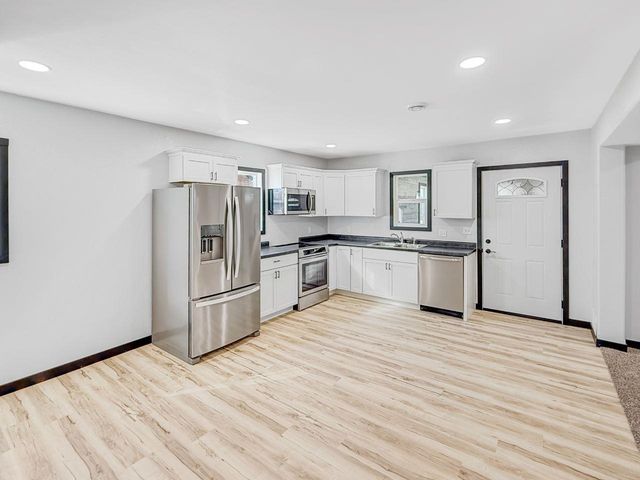 416 22ND ST NW, Minot, ND 58703