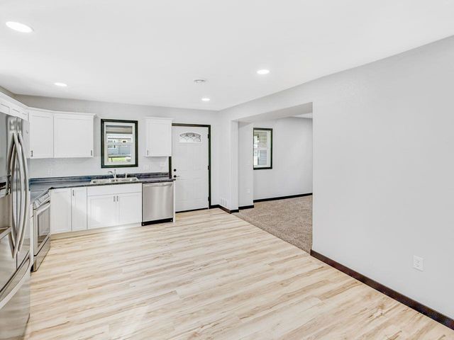 416 22ND ST NW, Minot, ND 58703