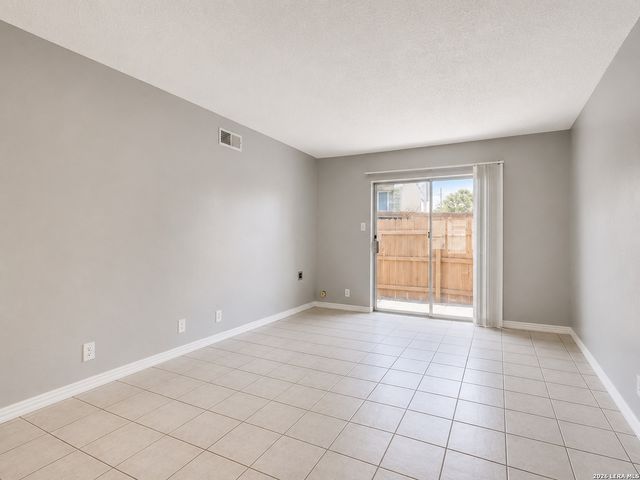 923 Vance Jackson Rd Apt 1005, San Antonio, TX 78201