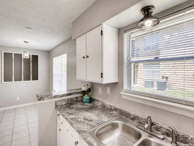923 Vance Jackson Rd Apt 1005, San Antonio, TX 78201