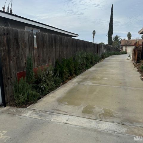 5907 Stacey Street, Bakersfield, CA 93313