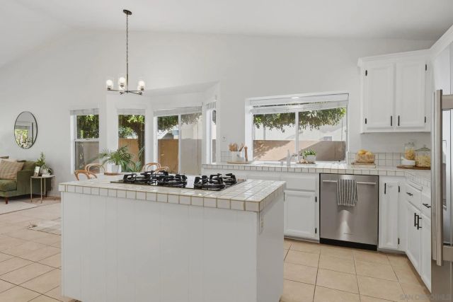 350 Crestview, Bonita, CA 91902