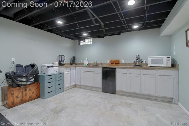9118 Deering Street, Livonia, MI 48150