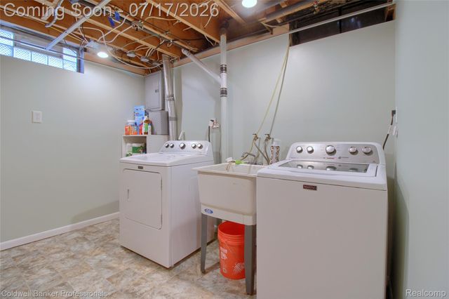 9118 Deering Street, Livonia, MI 48150