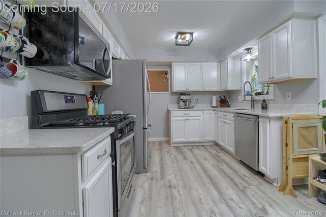 9118 Deering Street, Livonia, MI 48150