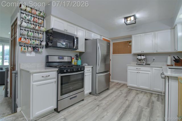 9118 Deering Street, Livonia, MI 48150