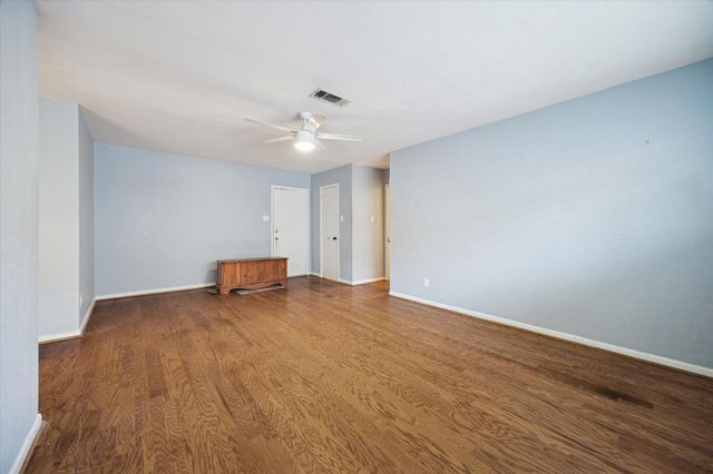 6207 S Braeswood Boulevard, Houston, TX 77096