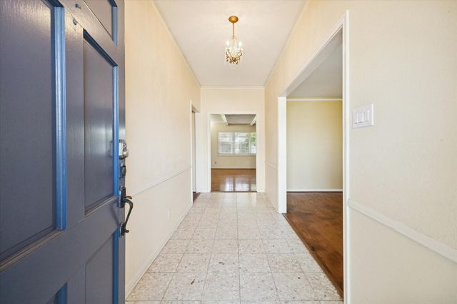 6207 S Braeswood Boulevard, Houston, TX 77096