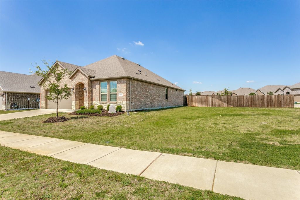 3011 Tahoka Springs, Aubrey, TX 76227