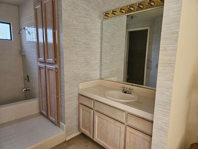 1067 Rio Cidade Way, Sacramento, CA 95831