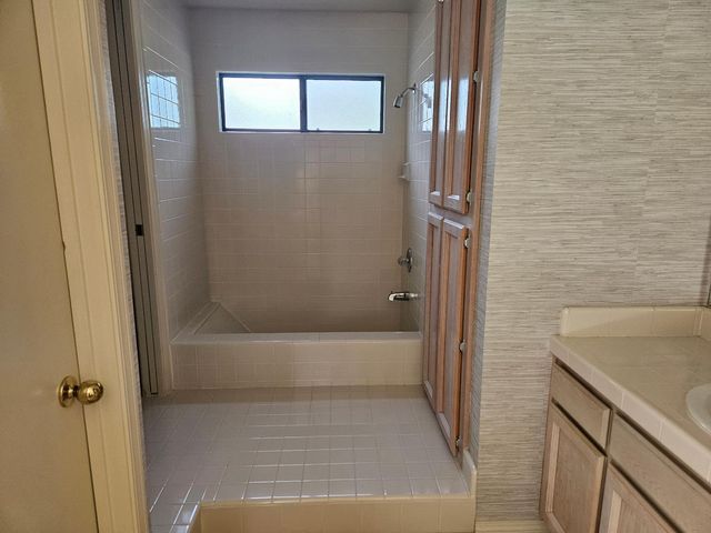 1067 Rio Cidade Way, Sacramento, CA 95831