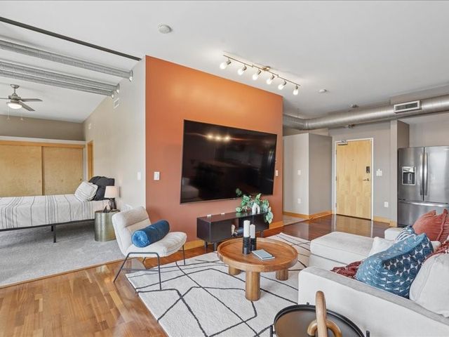119 4th Street 403, Des Moines, IA 50309
