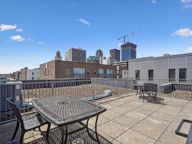 119 4th Street 403, Des Moines, IA 50309