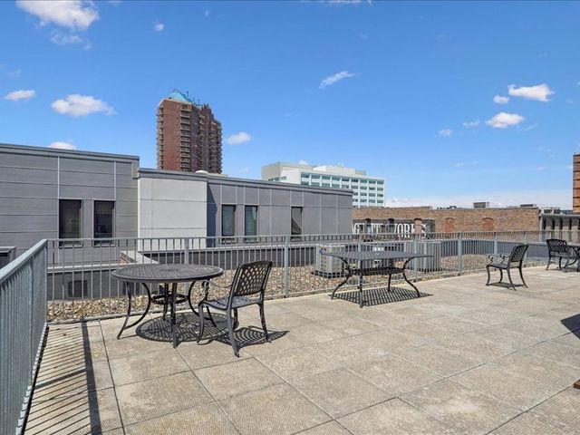 119 4th Street 403, Des Moines, IA 50309