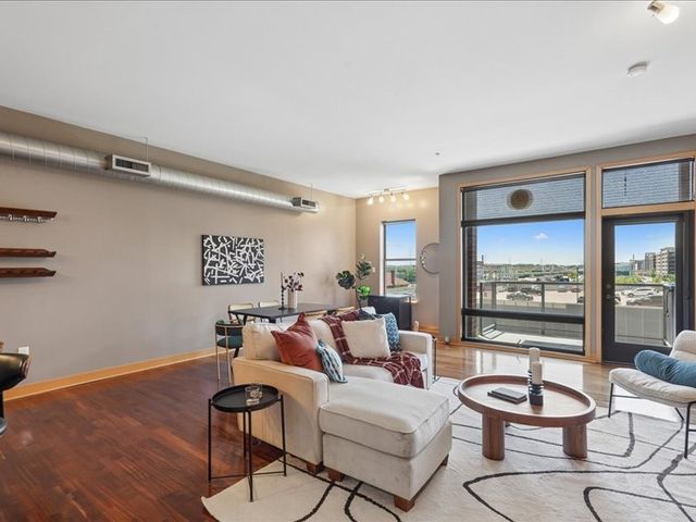 119 4th Street 403, Des Moines, IA 50309