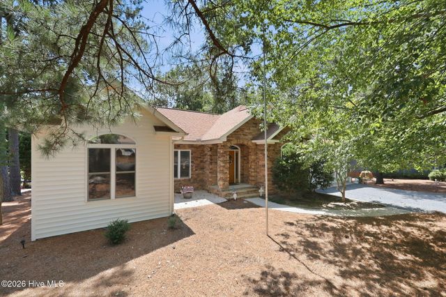 104 Fox Run Court, West End, NC 27376