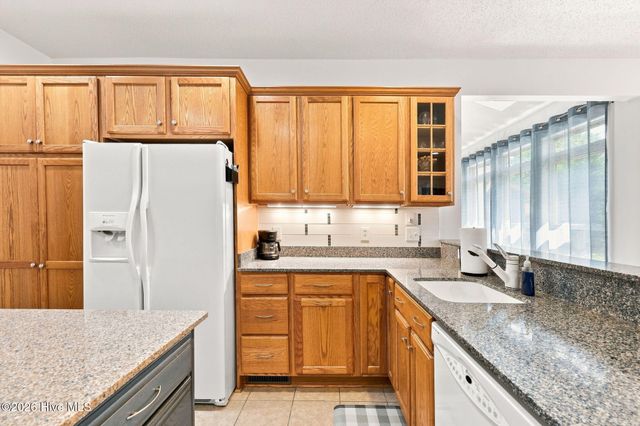 104 Fox Run Court, West End, NC 27376